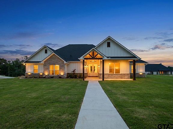 2nd image of 17249 Woodcrest Cir
