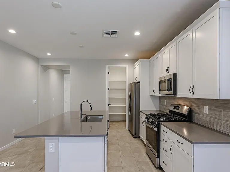 10813 W Tonto St — Photo 3
