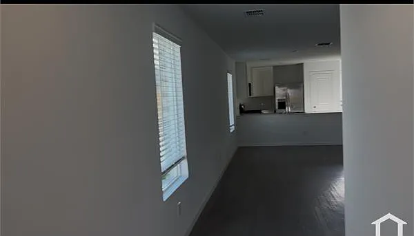 3 bed, 1461 sqft, $2,500 — Photo 2