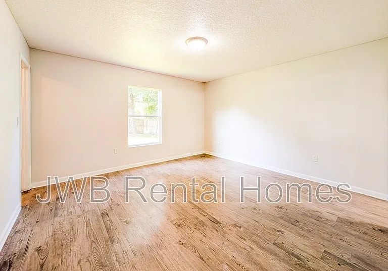 8410 Maple St — Photo 9