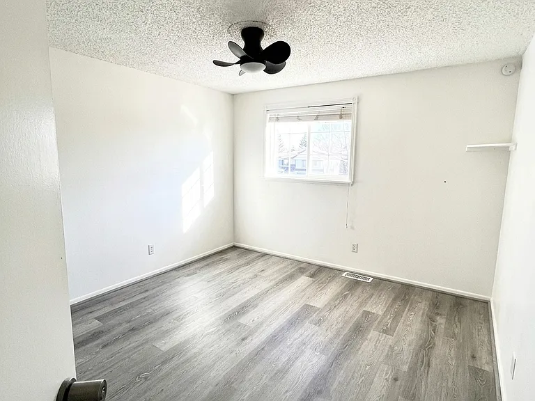 11646 Lincoln St — Photo 40