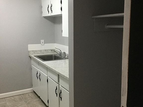 4th image of 119 Grove St APT 223