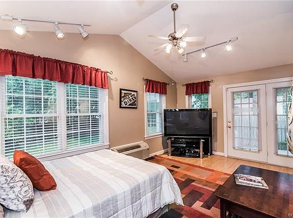 4th image of 1312 Forest Ave