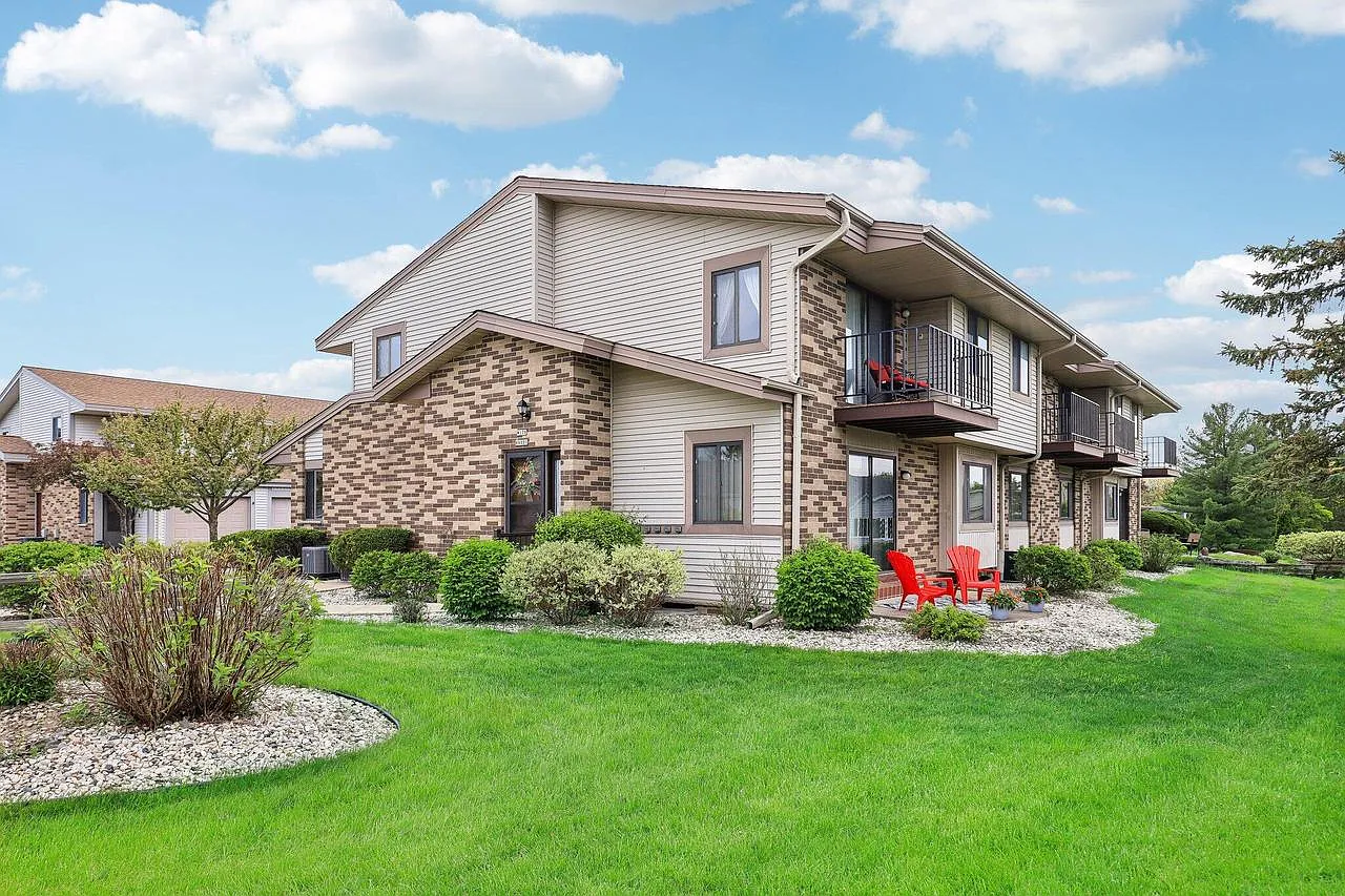 W178N9801 Riversbend CIRCLE EAST East photo 1