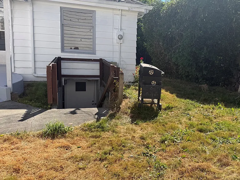 1802 Cedar St #BASEMENT — Photo 1