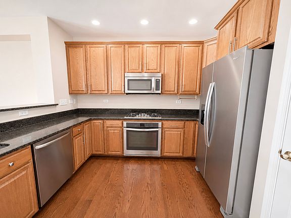 3rd image of 1361 Scarboro Rd #404