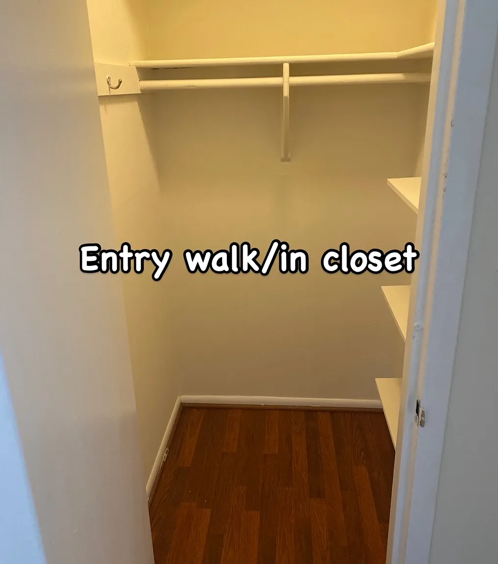 2 bed, 928 sqft, $2,200 — Photo 3