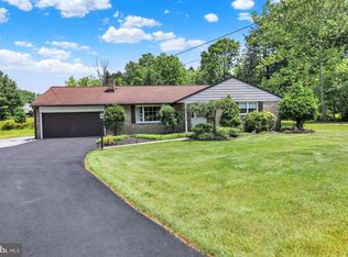 565 Shelbourne Rd, Reading, PA 19606