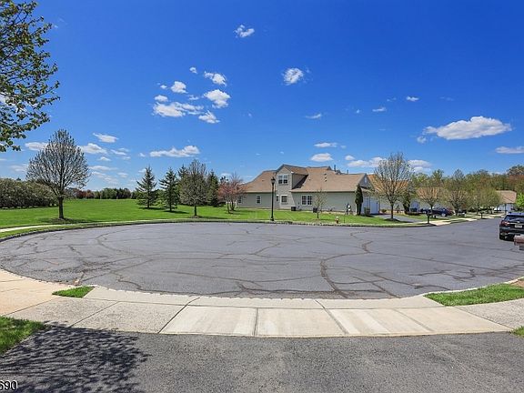 4th image of 10 Avalon Ct