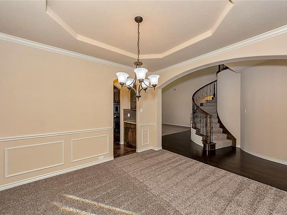 5th image of 1914 Empire Cir
