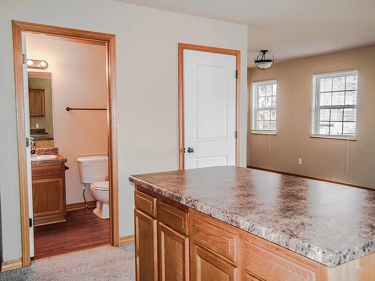 2869 W Hillshire Dr — Photo 4