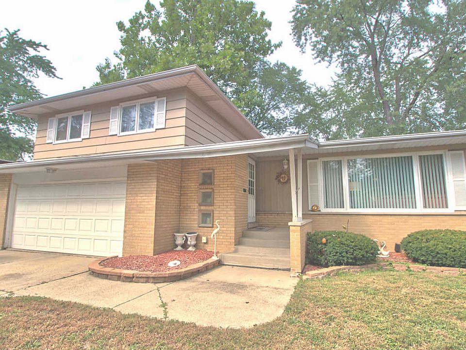 1st image of 813 N Rainbow Dr