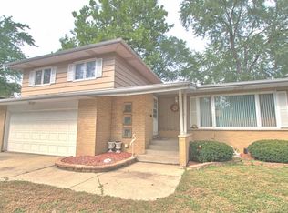 813 N Rainbow Dr, Glenwood, IL 60425