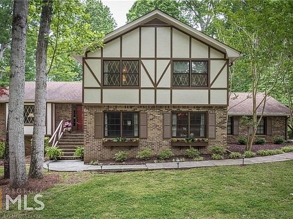 5th image of 129 Oak Forest Dr SE