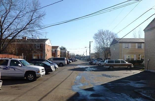 2nd image of 863 McHenry Rd APT D