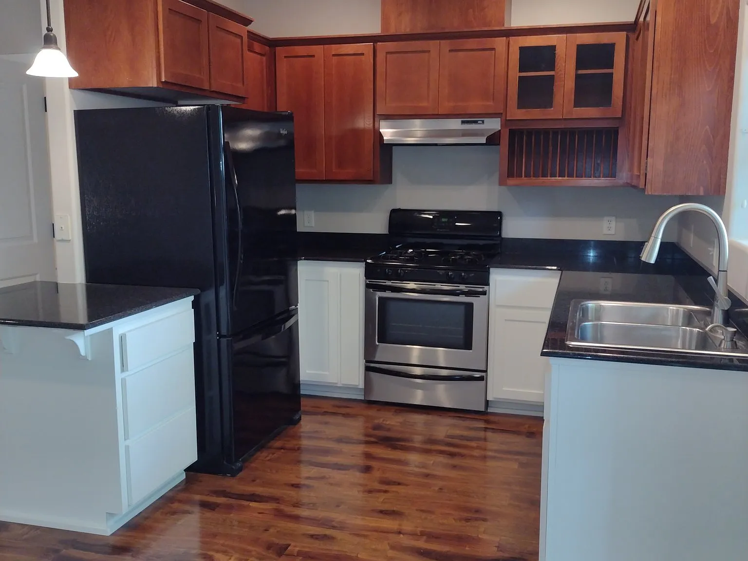 Nicely appointed townhouse in a quiet neighborhood — Photo 2