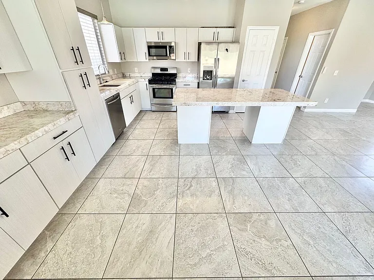 1092 Whispering Birch Ave — Photo 4