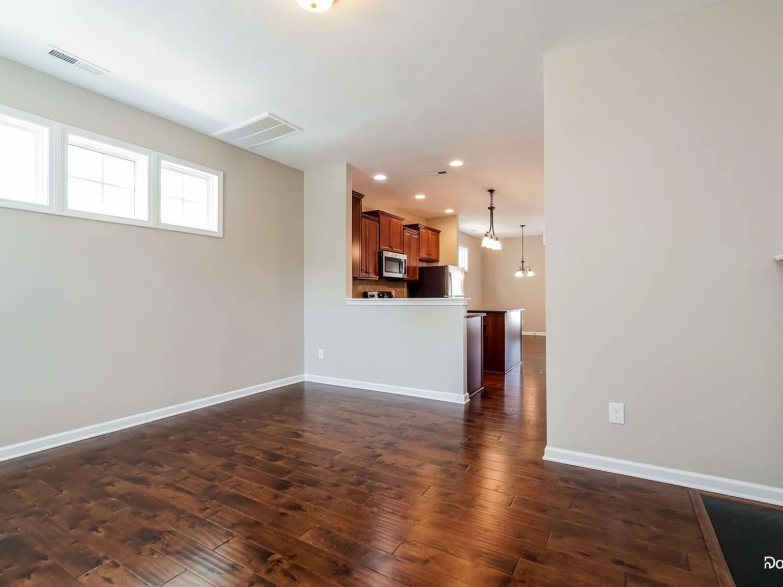 3 bed, 2.5 bath, 1524 sqft, $1,695 — Photo 4