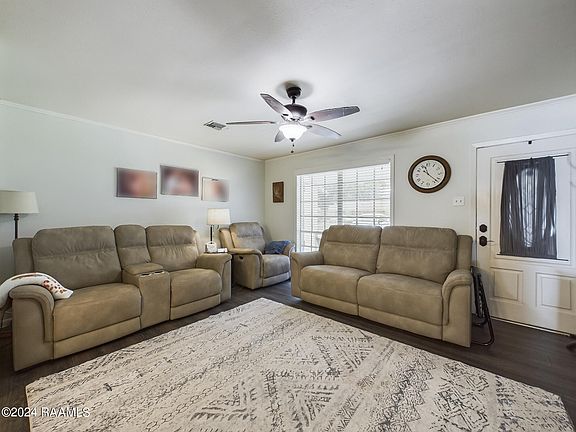 3rd image of 110 Brighton Dr