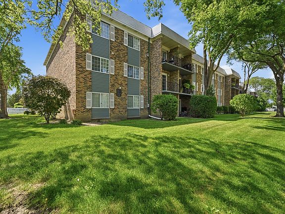 2nd image of 1621 N Windsor Dr APT 215