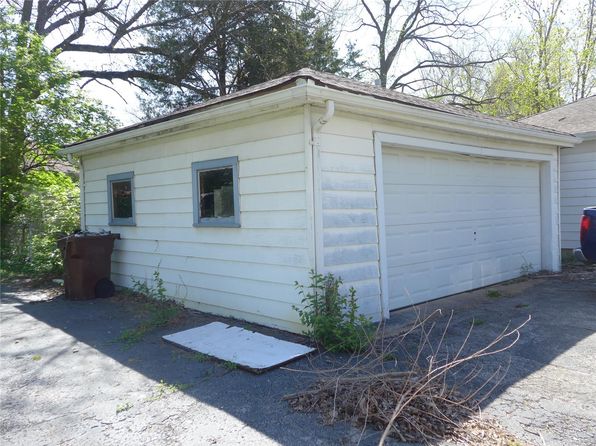 340 Wedge Dr, Saint Louis, MO 63135