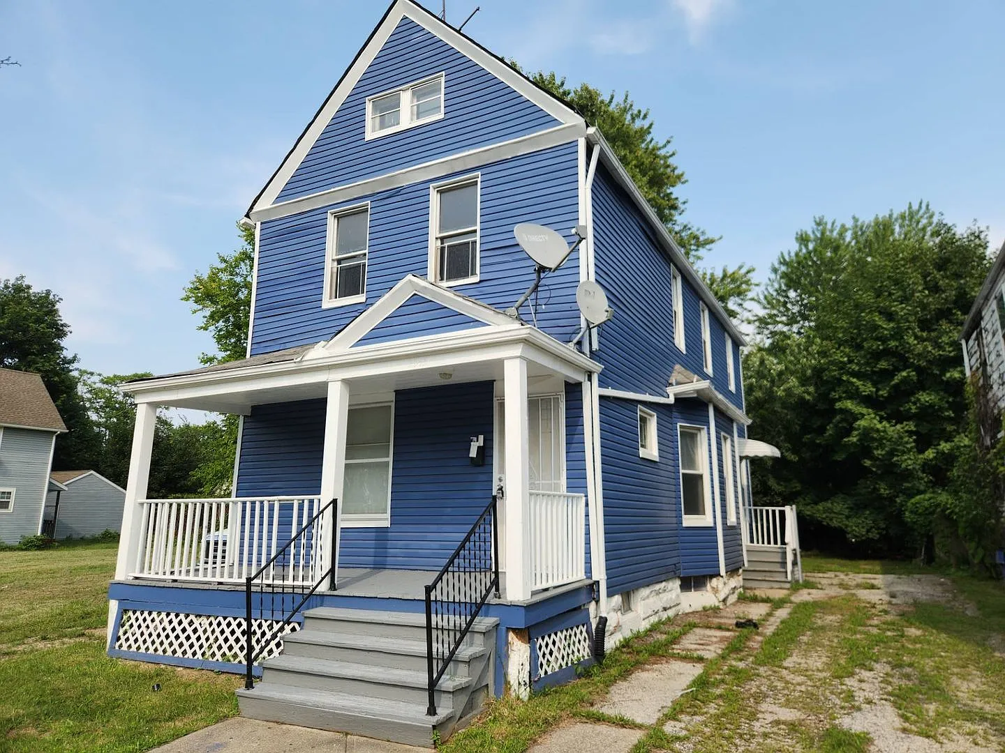3-Beds Single Family House in Prime Location — Photo 2