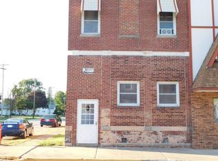 2 E Broadway St, Witt, IL 62094