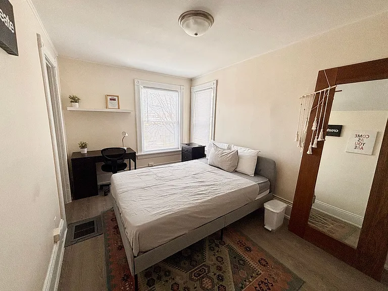 1934 N Oakland Ave — Photo 13
