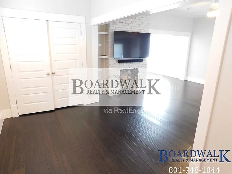 657 E Warnock Ave — Photo 15