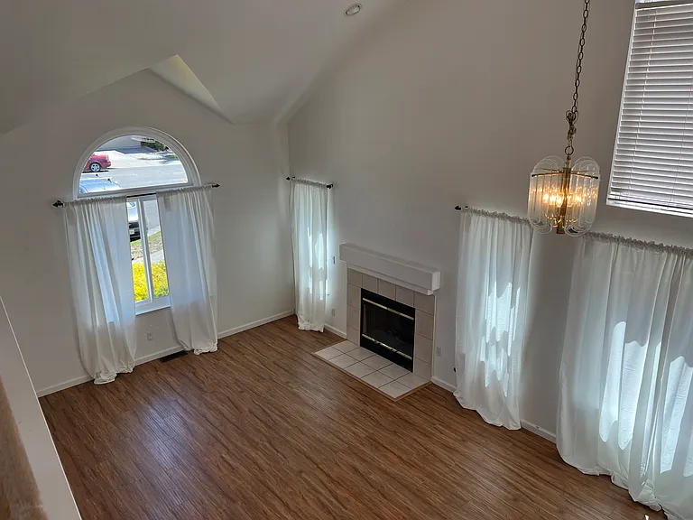 1109 Sikes Ct — Photo 10