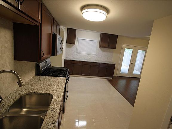 5th image of 3505 Bahamas Dr