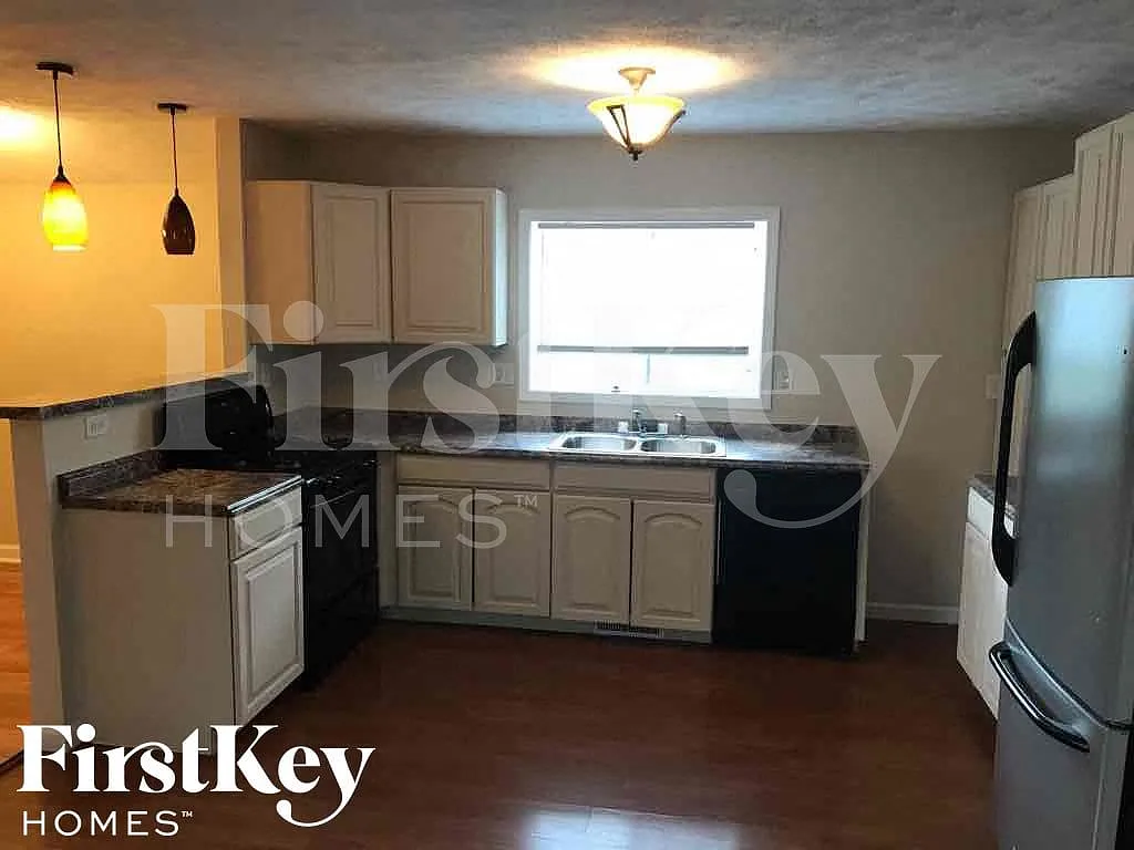 3 bed, 1.5 bath, 1222 sqft, $1,660 — Photo 4
