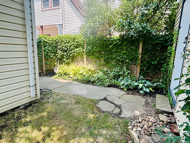 843 College Ave — Photo 31