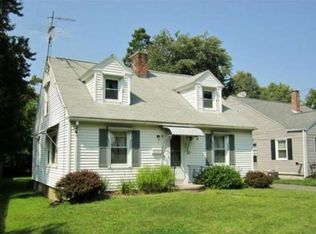 386 Plumtree Rd, Springfield, MA 01118
