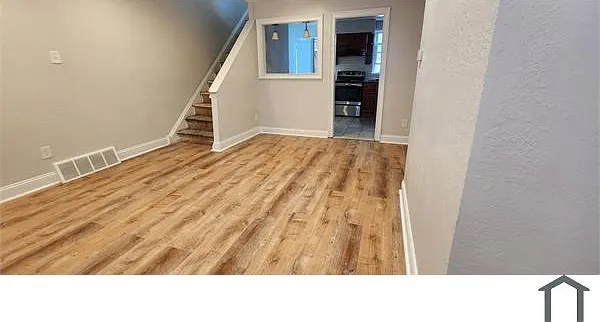 469 E Mechanic St