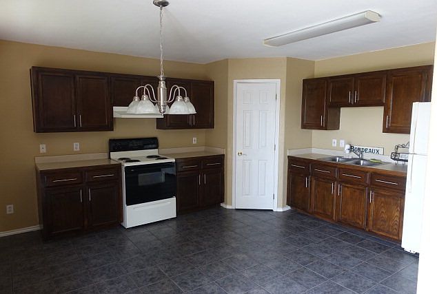 2nd image of 2753 Seville Blvd