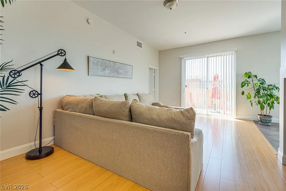 2 bed, 2.0 bath, 1198 sqft, $1,650 — Photo 4