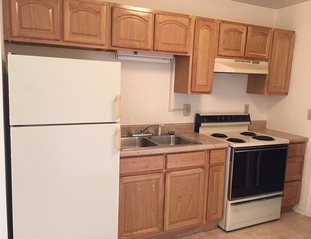 2nd image of 800 Rolling Hills Dr #2