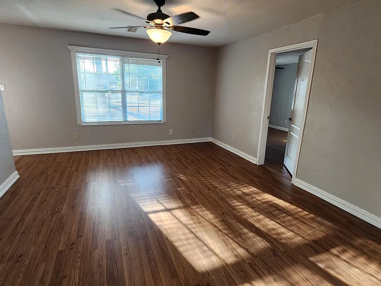 808 Howell Dr — Photo 5