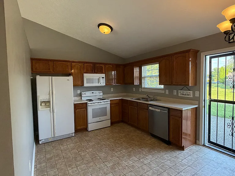 112 Savannah Nicole Rd — Photo 4