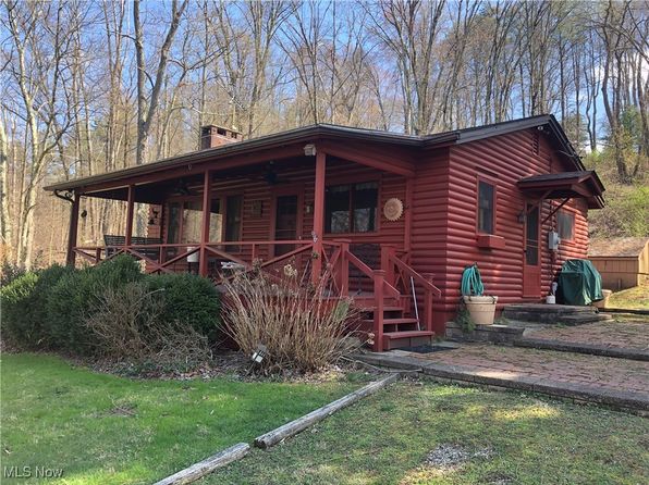 4097 Oakwood Dr SW, Bowerston, OH 44695