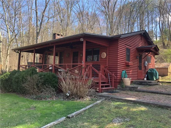 4097 Oakwood Dr SW, Bowerston, OH 44695