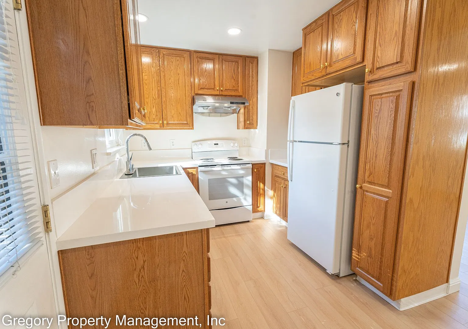 1236 Regent — Photo 2