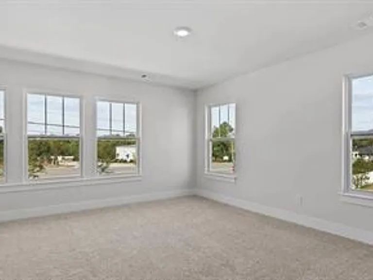 100 Marston Ln — Photo 15