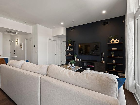 4th image of 825 N 4th St Unit 305
