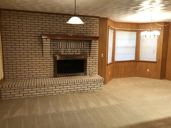 5th image of 440 Shady Oaks Ln