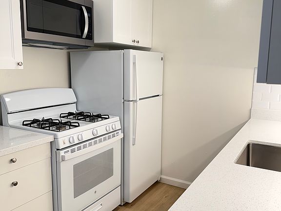 2nd image of 418 Roosevelt Ave #3