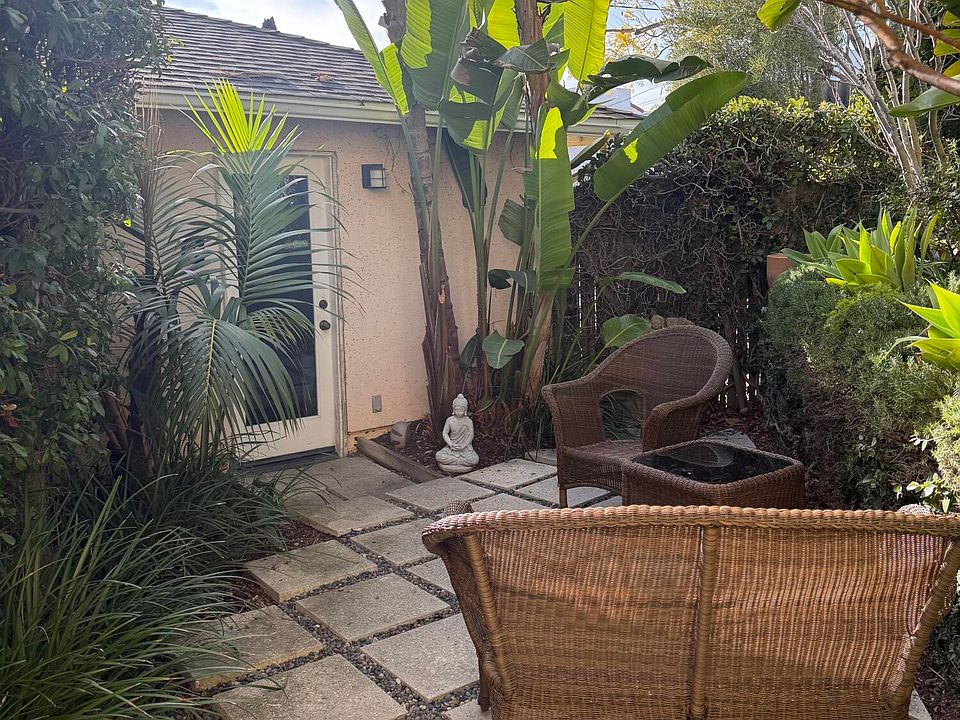 1st image of 126 W Calle Crespis