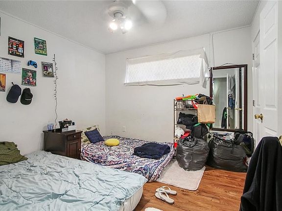 4th image of 3808-10 Alton St