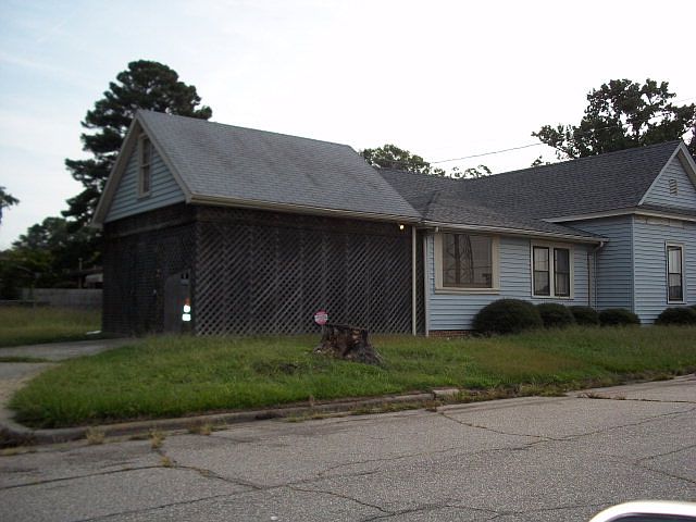 2nd image of 2820 S Church St
